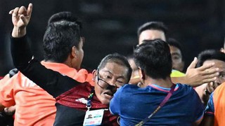 U22 Indonesia tiết lộ lý do vụ ẩu đả ở chung kết SEA Games, HLV Thái Lan ‘nắn gân’ học trò sau hành động xấu xí