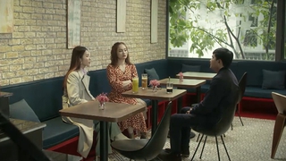 Gia đình mình vui bất thình lình: Một “nhân vật” thoắt ẩn thoắt hiện trong cảnh quay gây sốt khiến khán giả “cười bò” 