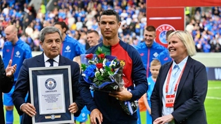 Ronaldo nhận kỷ lục Guinness siêu đặc biệt, nói điều tâm huyết sau khi ghi bàn duy nhất giúp Bồ Đào Nha chiến thắng