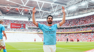 Độc Lạ cúp FA: Gundogan mang Cúp về Man City nhưng... không được trao huy chương