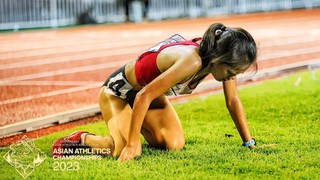 Nữ VĐV Việt Nam chạy 10.000m, nôn khan khi về đích ở giải châu Á, triệu fan xót xa và tự hào