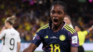 Ngôi sao Colombia ghi một trong những bàn đẹp nhất World Cup 2 ngày sau khi ngã gục trong buổi tập