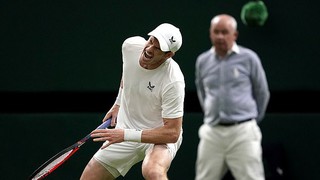 Andy Murray nổi giận vì đang đánh hay thì 'đứt dây đàn' trước Tsitsipas ở Wimbledon