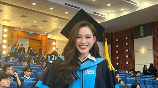 Hoa hậu Đỗ Thị Hà gây 'thương nhớ' khi khoe nhan sắc trong bộ áo cử nhân