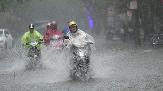 Áp thấp nhiệt đới suy yếu, đề phòng mưa lớn và lũ trên các sông ở Trung Bộ