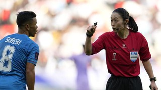 Nữ trọng tài đầu tiên trong lịch sử Asian Cup: nước rút không kém nam giới, từng bắt ở J-League và Cúp C1 châu Á, vẫn độc thân