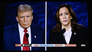 Bầu cử Mỹ 2024: Bà Kamala Harris dẫn trước ông Donald Trump 4 điểm trong số các cử tri tiềm năng