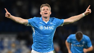 Napoli thăng hoa với 'Jolly' McTominay