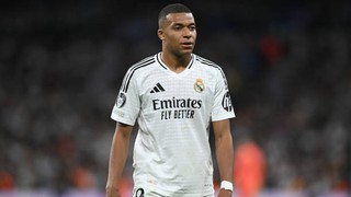 Real thảm bại trước Barca, Mbappe bị CĐV chế nhạo vì lí do khó tin