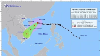 Thời tiết ngày 10/11: Bão số 7 di chuyển chậm hướng Tây, biển động dữ dội