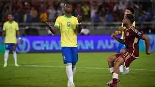 Vinicius đá hỏng 11m, Brazil bị đội bóng kém gần 40 bậc cầm hòa ở vòng loại World Cup 2026