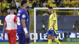 Ronaldo thiết lập cột mốc bàn thắng mới trong sự nghiệp, Al Nassr vẫn thua ngược đối thủ kém 500 bậc