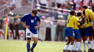 Roberto Baggio ở tuổi 57: ‘Số 10 giờ như tuyệt chủng, tôi chỉ muốn tự chôn mình khi đá hỏng 11m ở World Cup’