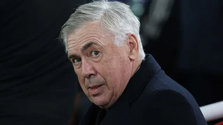 Carlo Ancelotti bị 'sếp' Real Madrid triệu tập họp khẩn