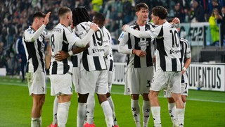 Juventus thắng derby thành phố, AC Milan mất điểm ở vòng 12 Serie A