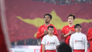 Nguyễn Xuân Son tự hào hát Quốc ca Việt Nam trong ngày ra mắt đội tuyển 