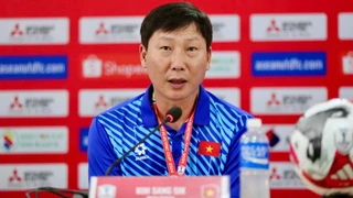 HLV Kim Sang Sik: ‘Đội tuyển Việt Nam có nhiệm vụ phải vượt qua Lào’