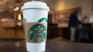 Mỹ thu hồi hơn 440.000 cốc Starbucks do nguy cơ đối với người dùng