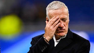 Pháp vs Chile: Thay đổi quán tính của Deschamps