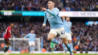 Phil Foden: Từ cậu bé nhặt bóng đến cầu thủ xuất sắc nhất Premier League