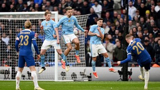 Pha thoát 11m khó tin của Man City khiến HLV Pochettino và fan Chelsea phẫn nộ