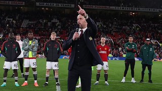 Ten Hag gây xúc động với bài phát biểu trên sân sau trận thắng Newcastle, quyết đánh bại Man City 