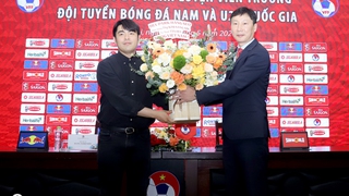 HLV Kim Sang Sik dự lễ bốc thăm AFF Cup 2024