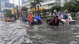 Thời tiết 31/5: Áp thấp nhiệt đới gây mưa lớn khu vực Bắc Bộ và Nam Bộ