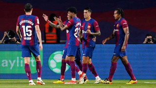 Barca khủng hoảng tài chính, không thể đăng kí 9 ngôi sao cho mùa giải mới