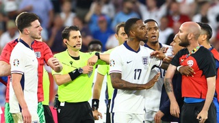 Tin nóng EURO 1/7: Sao tuyển Anh xúc phạm HLV Slovakia, Bồ Đào Nha sử dụng liệu pháp 'đặc biệt' cho Pepe