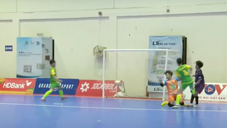 Cầu thủ futsal Việt Nam bị phạt nặng vì chơi thô bạo