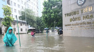 Hà Nội: Ngập úng tại nhiều tuyến đường, khu đô thị