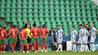 Messi thất vọng 'cạn lời', nói đúng 1 từ sau trận thua đầy tranh cãi của Olympic Argentina