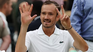 Sao quần vợt Nga Medvedev ‘đãng trí’ một cách khó tin ở Wimbledon 2024