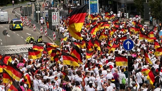 Chùm ảnh CĐV Đức cuồng nhiệt trước trận tứ kết EURO 2024 với Tây Ban Nha