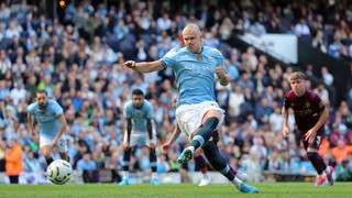 Haaland lập hat-trick, Man City ngược dòng thắng đậm trước đội bóng mới thăng hạng