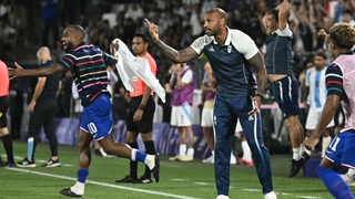 Hóa ra, Thierry Henry làm HLV cũng không tệ