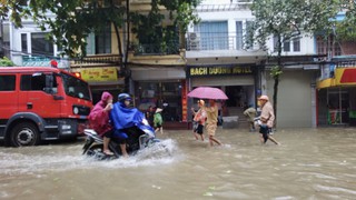 Mưa lớn, nhiều trường học ở Hà Nội và một số tỉnh tạm dừng học trực tiếp 