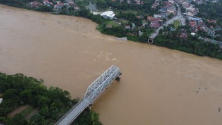 Vụ sập cầu Phong Châu: Nước sông rút dưới báo động 1, Phú Thọ triển khai tìm kiếm cứu hộ, cứu nạn