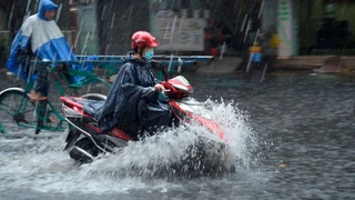 Bắc Bộ và Thủ đô Hà Nội mưa dông, nguy cơ ngập lụt đô thị