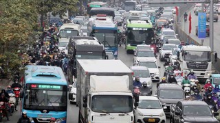 Ùn tắc cục bộ trong ngày đầu tiên của kỳ nghỉ tết Nguyên đán Ất Tỵ