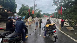 Ảnh hưởng bão số 10: Cấm người và phương tiện qua cầu Chiêm Hóa, Tuyên Quang