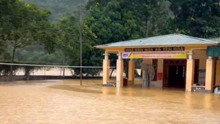 Hàng nghìn hộ dân ở Nghệ An bị cô lập do lũ sau bão số 10