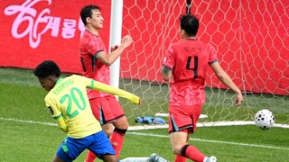 Trung vệ số 1 của Hàn Quốc mắc sai lầm khó tin ở trận thua Brazil 0-5