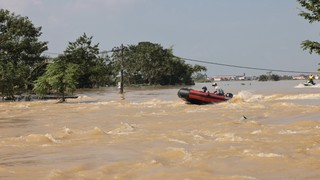 Lũ trên sông Cầu, sông Thương tiếp tục xuống nhưng vẫn trên báo động 3