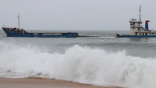 Bảo vệ dải lụa bờ biển miền Trung (Bài 2): Cuộc chiến chưa hồi kết