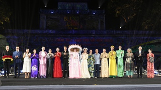 Quyên góp 2,5 tỷ đồng ủng hộ đồng bào vùng lũ tại Lễ hội Văn hoá Thế giới tại Hà Nội