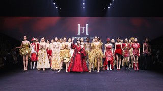 Tuần lễ thời trang Thượng Hải: Dấu ấn BST lấy cảm hứng từ tranh sơn mài