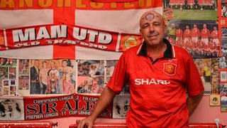 'Siêu CĐV' mất 15 năm để đổi tên hợp pháp thành Mr Manchester United qua đời 
