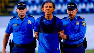 Vòng loại World Cup 2026: Tranh cãi gay gắt khi cảnh sát ập vào phòng thay đồ bắt cầu thủ ngay trước giờ bóng lăn